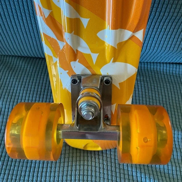 Vintage SUNHOO Orange Fish Mini Skateboard with Light Up Rainbow Wheels - Picture 13 of 13